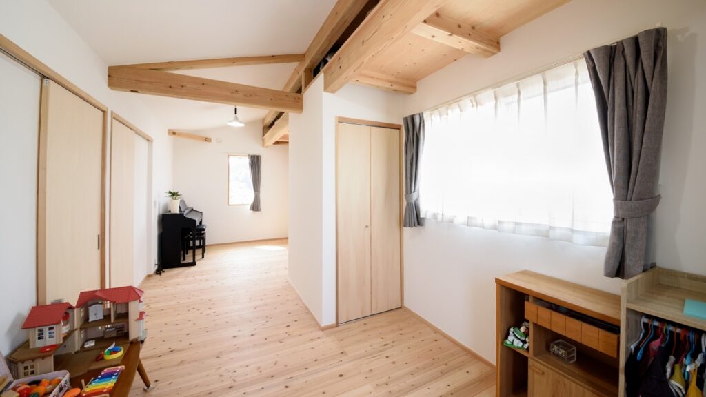 おばま工務店が手がけた住まいの屋根裏収納