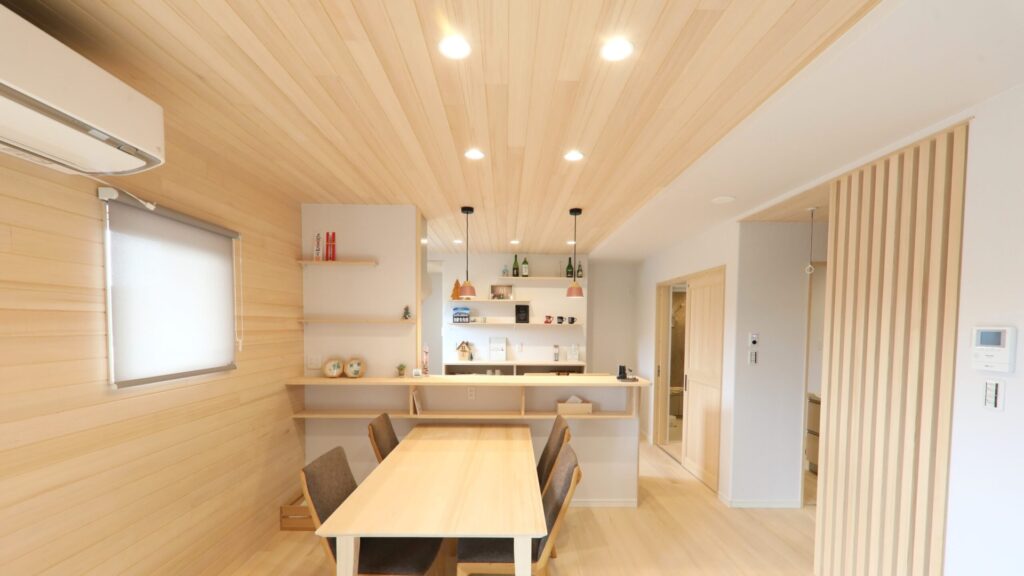 もみのきハウス・かごしまが手がけた木目が特徴的な住まいの内観