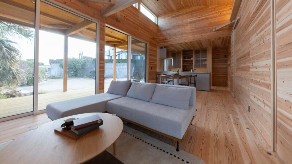 おばま工務店が手がけたビルトインガレージのある平屋の住まいの内観